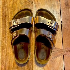 Birkenstock’s Rose gold size 36 wide